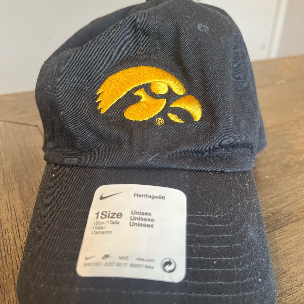 Nike Heritage86 Iowa Hawkeyes Cap NWT